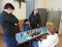 Aktéři Jirka Jireš vs. Jan Dvořáček při přehrávání  remízové partie na 1. desce.jpg