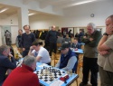 Napínavý průběh partií na 3. a 4. šachovnici přitahoval diváky.jpg