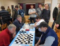 Za velkého zájmu   spoluhráčů  dohrávala 3. a 4. šachovnice.jpg