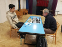 Na 1. šachovnici se mezi Markem Hruškou a Pavlem Blažkem bojovalo plné 4 hodiny hry.jpg