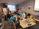 Seznámení s losem 1. kola, sorozenci Mirek a Jan Snopkovi hráli všech 5 kol na 1. a2. šachovnici.jpg