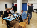Na psolední šachovnici měl Petr Mikulášek velkou podporu hostů.jpg
