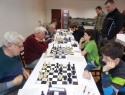 Hráči céčka Martin Řehulka a David Steiner přihlíží po vítězném návratu z Habrovan.jpg